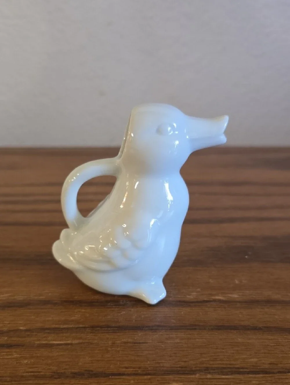 2008 Victoria Figural Creamer by Two's Company Tote 13
